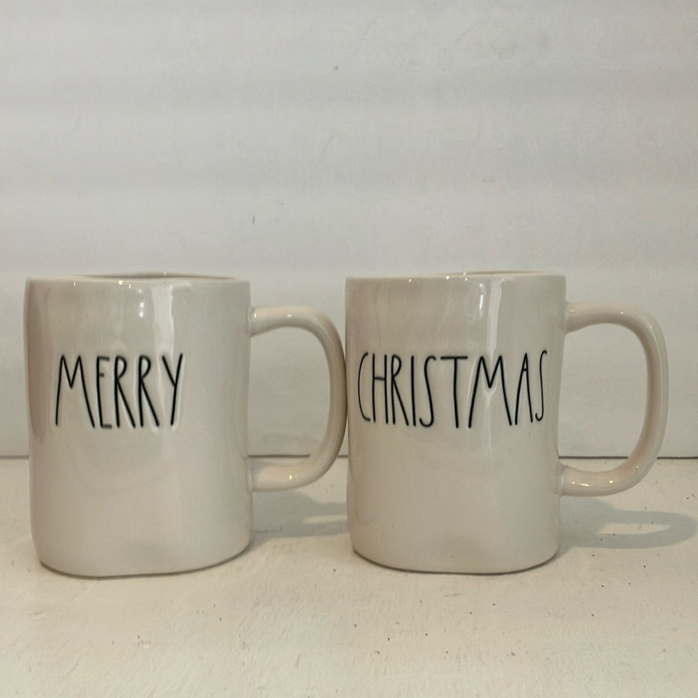 Preowned but like new. A pair of Rae Dunn mugs with Merry and Christmas on them.